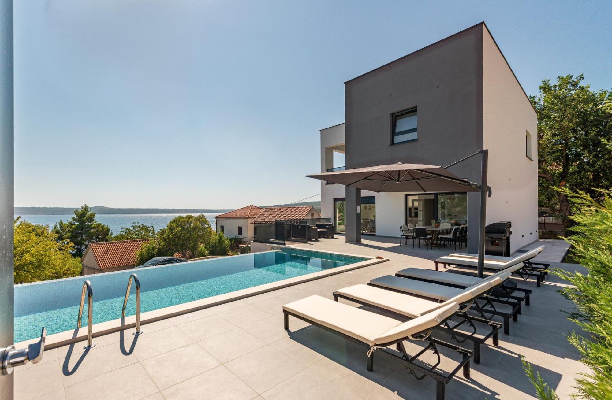 Seaview A'more With Heated Pool Villa